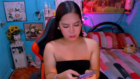 Nicole online show from February 2025 10:02:02 AM