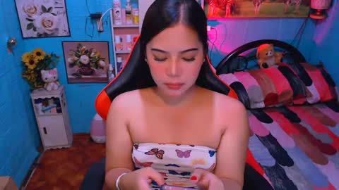 Nicole online show from February 2025 08:01:01 AM