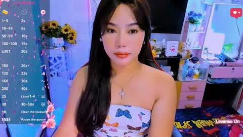 Nicole online show from November 2025 04:29:01 PM