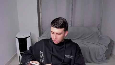 Snapshot of sweetlian_04 chatting on January 2025 02:40:02 AM Lian online show from January 2025 02:40:02 AM