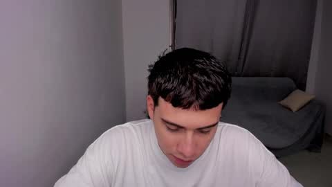 Snapshot of sweetlian_04 chatting on February 2025 02:51:02 AM Lian online show from February 2025 02:51:02 AM