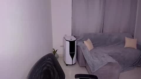 Snapshot of sweetlian_04 chatting on February 2025 01:57:02 AM Lian online show from February 2025 01:57:02 AM