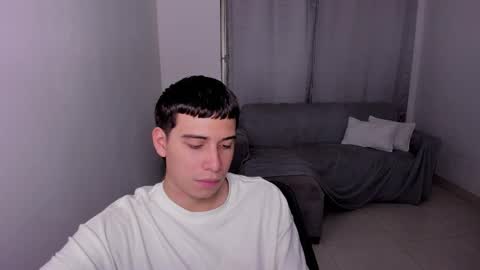 Snapshot of sweetlian_04 chatting on February 2025 02:42:01 AM Lian online show from February 2025 02:42:01 AM