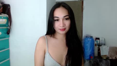 Snapshot of sweetlilly_18 chatting on December 2024 06:26:02 PM Lilly online show from December 2024 06:26:02 PM