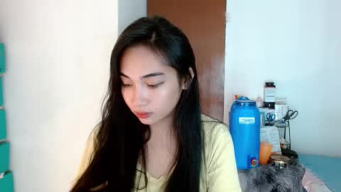 Snapshot of sweetlilly_18 chatting on January 2025 02:24:02 PM Lilly online show from January 2025 02:24:02 PM