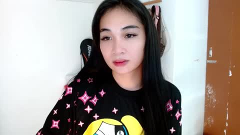 Snapshot of sweetlilly_18 chatting on February 2025 12:00:02 PM Lilly online show from February 2025 12:00:02 PM