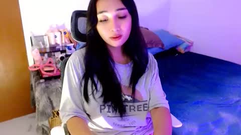 Snapshot of sweetlilly_18 chatting on October 2025 02:21:02 AM Lilly online show from October 2025 02:21:02 AM