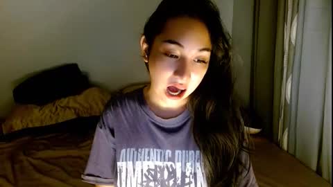 Snapshot of sweetlilly_18 chatting on March 2026 09:33:02 AM Lilly online show from March 2026 09:33:02 AM