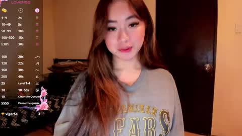 Snapshot of sweetlovepinay04 chatting on May 2026 03:17:01 PM Zoe online show from May 2026 03:17:01 PM