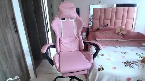 SweetLune online show from March 2025 05:27:02 PM