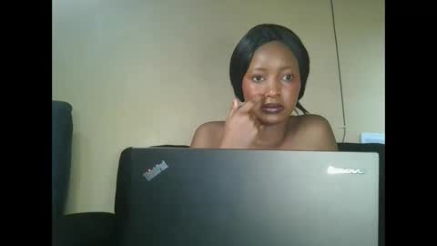 Snapshot of sweetmama06 chatting on October 2025 12:18:02 PM sweetmama06 online show from October 2025 12:18:02 PM