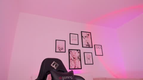 instagram melisabahamon  online show from February 2025 09:17:01 PM