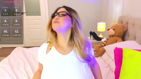 Snapshot of sweetmelon_ chatting on October 2025 07:00:02 AM Daniella online show from October 2025 07:00:02 AM