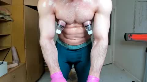 Snapshot of sweetmuscles_boy chatting on April 2026 05:19:01 AM Lorenzo online show from April 2026 05:19:01 AM