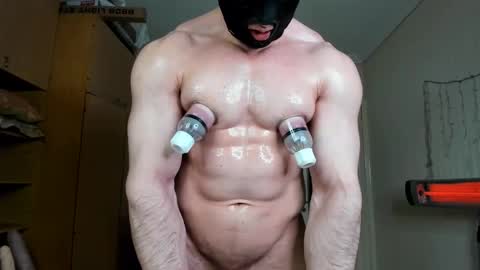 Snapshot of sweetmuscles_boy chatting on April 2026 06:09:01 AM Lorenzo online show from April 2026 06:09:01 AM