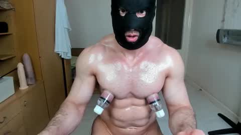 Snapshot of sweetmuscles_boy chatting on May 2026 08:48:02 PM Lorenzo online show from May 2026 08:48:02 PM