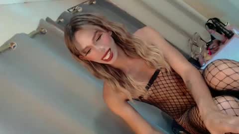 sweetnaughty_mia online show from July 2026 08:16:01 AM