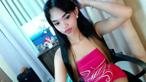 Snapshot of sweetnesstransdiane chatting on December 2024 11:18:01 AM call me Diane online show from December 2024 11:18:01 AM