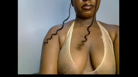 Snapshot of sweetpetitgirl chatting on April 2026 07:07:02 PM LILY BRANDY online show from April 2026 07:07:02 PM