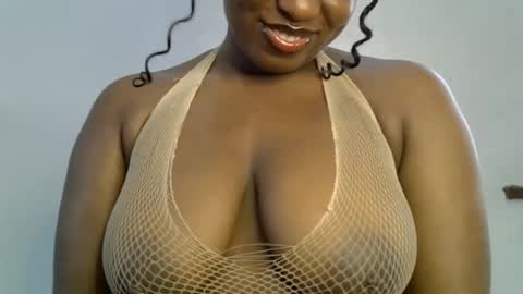 Snapshot of sweetpetitgirl chatting on April 2026 07:22:02 AM LILY BRANDY online show from April 2026 07:22:02 AM