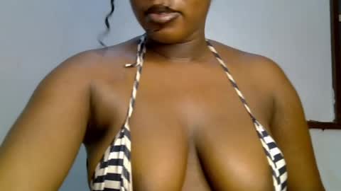 Snapshot of sweetpetitgirl chatting on April 2026 07:30:02 PM LILY BRANDY online show from April 2026 07:30:02 PM
