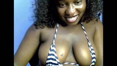 Snapshot of sweetpetitgirl chatting on May 2026 07:52:02 PM LILY BRANDY online show from May 2026 07:52:02 PM