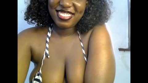 Snapshot of sweetpetitgirl chatting on May 2026 07:58:02 AM LILY BRANDY online show from May 2026 07:58:02 AM