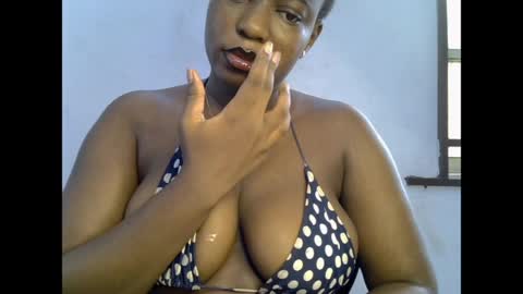 Snapshot of sweetpetitgirl chatting on May 2026 07:38:02 AM LILY BRANDY online show from May 2026 07:38:02 AM
