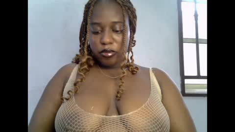 Snapshot of sweetpetitgirl chatting on May 2026 04:13:02 PM LILY BRANDY online show from May 2026 04:13:02 PM