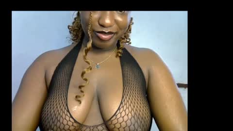 Snapshot of sweetpetitgirl chatting on May 2026 07:15:02 AM LILY BRANDY online show from May 2026 07:15:02 AM