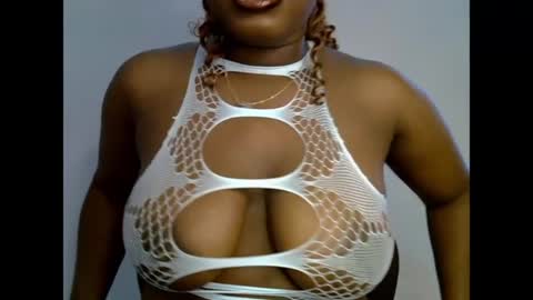 Snapshot of sweetpetitgirl chatting on May 2026 08:20:02 AM LILY BRANDY online show from May 2026 08:20:02 AM