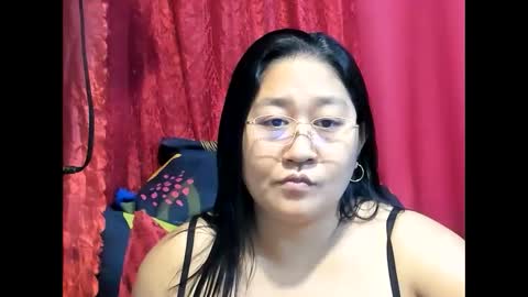 Snapshot of sweetpilipina88 chatting on May 2026 12:04:02 AM MIA online show from May 2026 12:04:02 AM