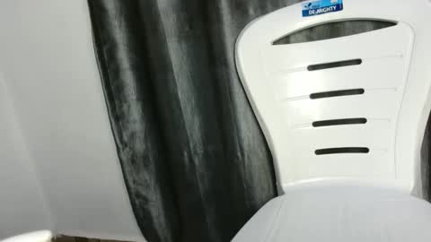 Snapshot of sweetpussy135 chatting on December 2025 03:59:02 AM slim ivy online show from December 2025 03:59:02 AM