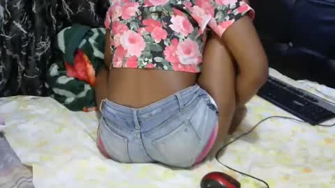 Snapshot of sweetqueen04 chatting on December 2024 01:05:02 PM princess Nelly online show from December 2024 01:05:02 PM
