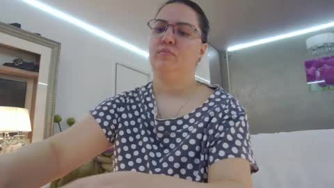 SweetRaisa online show from April 2026 11:22:02 PM