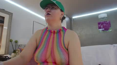 SweetRaisa online show from May 2026 09:42:02 PM