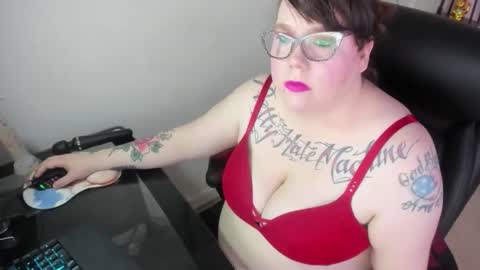 Snapshot of sweetsapphics chatting on November 2025 03:05:02 PM ruby and scarlet online show from November 2025 03:05:02 PM