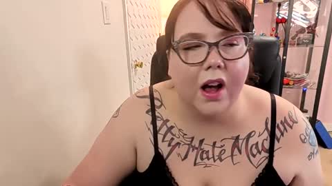 Snapshot of sweetsapphics chatting on November 2025 01:00:02 PM ruby and scarlet online show from November 2025 01:00:02 PM