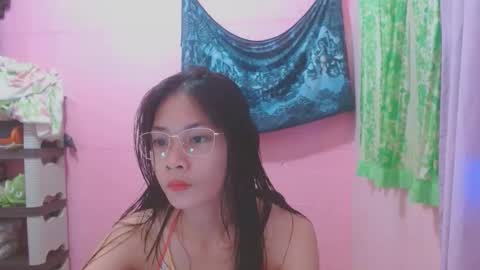 Mia online show from May 2026 12:10:01 PM