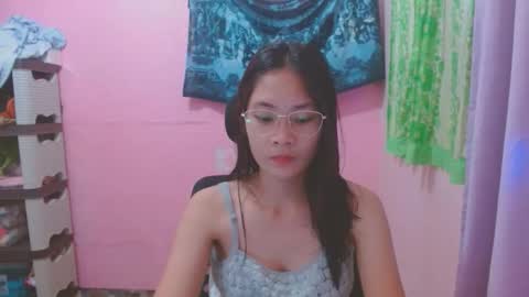 Mia online show from May 2026 12:21:01 PM