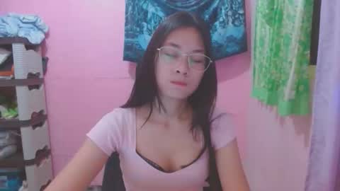 Mia online show from May 2026 02:06:02 AM