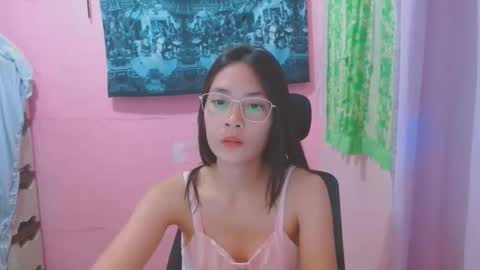 Mia online show from May 2026 04:32:01 AM