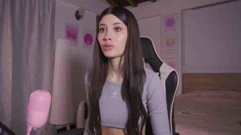 Cat independent model  online show from November 2025 04:25:02 AM