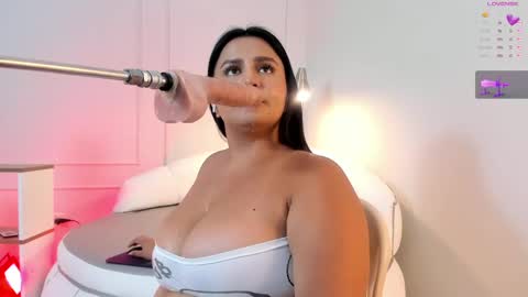 Snapshot of sweett_katty_ chatting on March 2025 11:37:02 PM 1430 - 22-00 online show from March 2025 11:37:02 PM