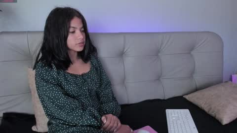 Snapshot of sweett_petite chatting on January 2025 08:04:01 PM online show from January 2025 08:04:01 PM