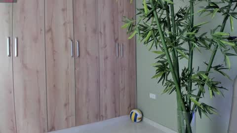 Snapshot of sweett_petite chatting on January 2025 05:12:02 PM online show from January 2025 05:12:02 PM