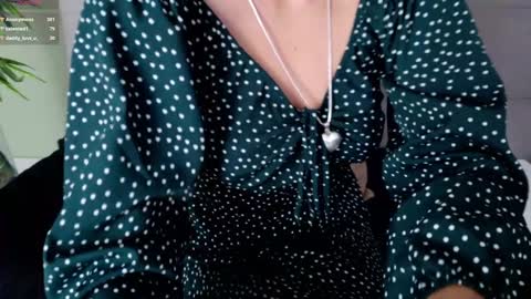 Snapshot of sweett_petite chatting on January 2025 08:32:01 PM online show from January 2025 08:32:01 PM