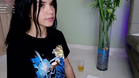 Snapshot of sweett_petite chatting on January 2025 11:08:01 PM online show from January 2025 11:08:01 PM