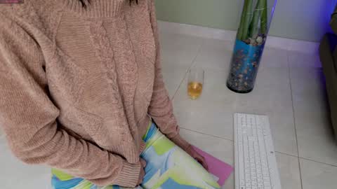 Snapshot of sweett_petite chatting on February 2025 11:06:01 PM online show from February 2025 11:06:01 PM