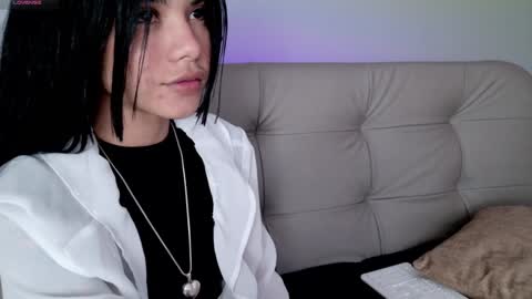 Snapshot of sweett_petite chatting on February 2025 04:46:01 PM online show from February 2025 04:46:01 PM